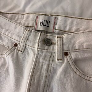 BDG WHITE JEANS
